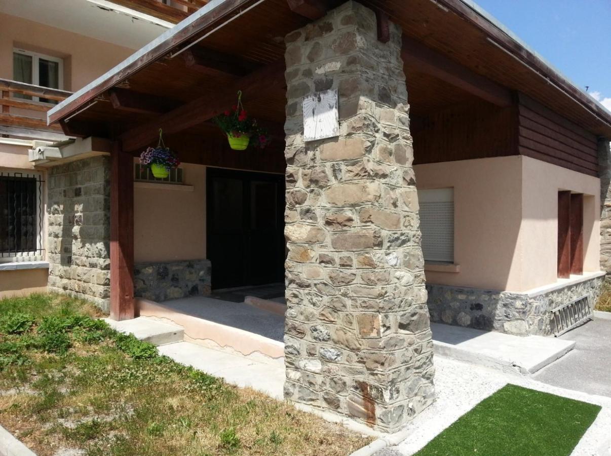 Vars, Appart Spacieux Renove 4 Couchages Dans Chalet Vars  Exterior photo