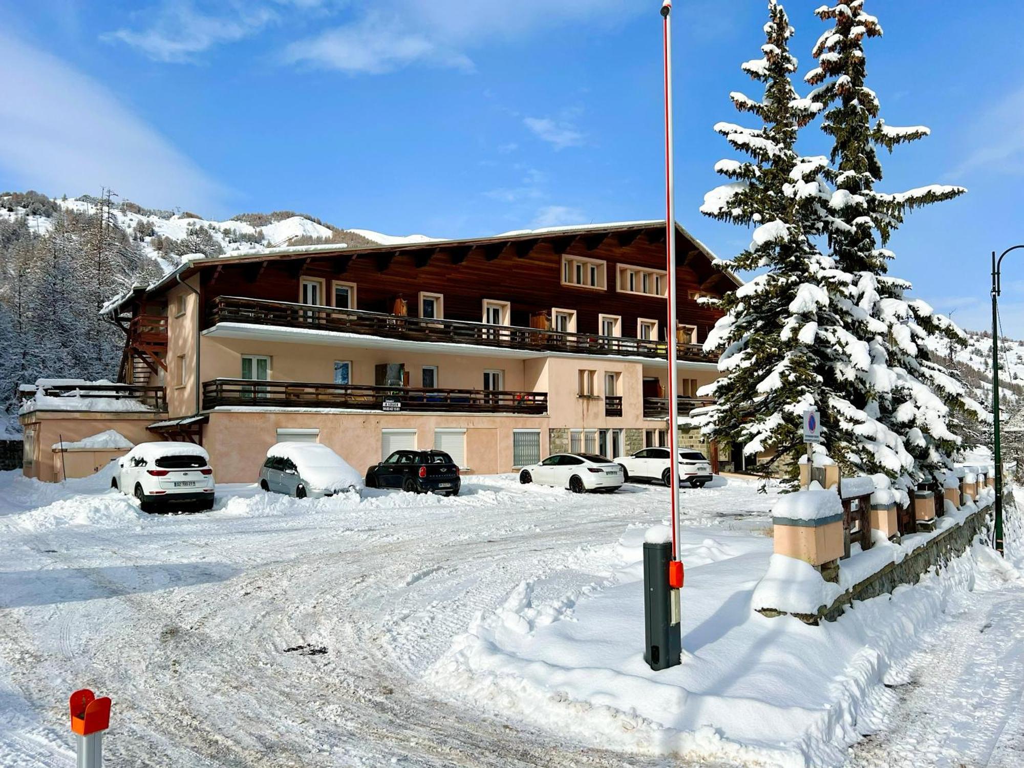 Vars, Appart Spacieux Renove 4 Couchages Dans Chalet Vars  Exterior photo